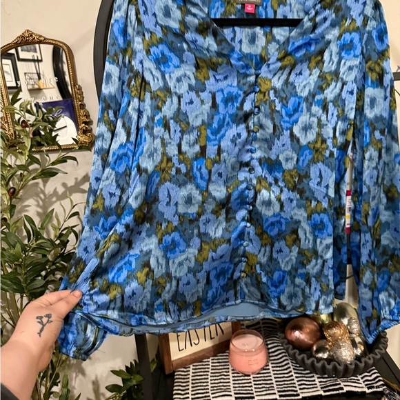 Vince Camuto Blue and Green Button Down Shirt size medium - Picture 5 of 9